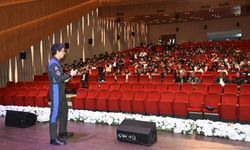Türk Astronot Atasever, Batman'da öğrencilerle bir araya geldi