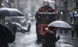 İstanbul'da sağanak ve fırtına etkili oluyor