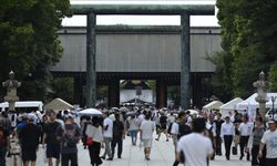 Japonya'da milletvekilleri, tartışmalı Yasukuni Tapınağı'nı ziyaret etti