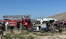 Van'da iki aracın çarpıştığı kazada 4 kişi öldü, 2 kişi yaralandı
