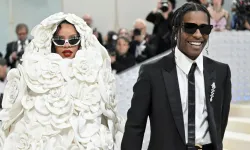 New York'ta pek çok ünlü ismin katıldığı Met Gala etkinliği başladı