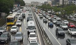 İstanbul'da yağışın da etkisiyle trafik yoğunluğu yüzde 81'e ulaştı