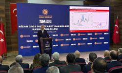 Ticaret Bakanı Bolat: "Nisanda mal ihracatımız geçen yılın aynı ayına göre yüzde 8,5 artışla 20,9 milyar dolara yükseldi