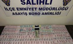 Salihli’de aranan şahıslar kumar oynarken yakalandı