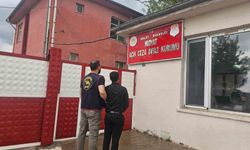 Mardin’de cezaevi firarisi düğün salonunda saz çalarken yakalandı