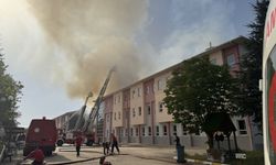 Kocaeli'de lisenin çatısında çıkan yangın söndürüldü