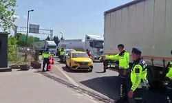 Sakarya’da Ticari Taksiyle Göçmen Kaçakçılığı: Organizatör Suçüstü Yakalandı
