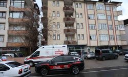 Balkondan düşen kadın hayatını kaybetti