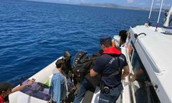 Datça’da Yunanistan’ın geri ittiği 10’u çocuk 33 düzensiz göçmen kurtarıldı