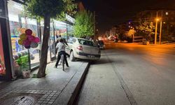 Ankara’da kontrolden çıkan otomobil markete daldı