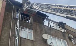 Ataşehir’de bir binanın çatı katı yanarak alevlere teslim oldu