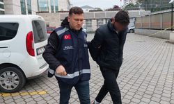 Döviz bozdururken takip edip pastanede çantasını kapkaçla çaldı