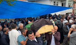 Bartın'da akrabaları tarafından tüfekle öldürülen çift ile oğlu toprağa verildi