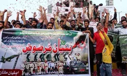 Pakistan'da, Hindistan ile yapılan ateşkesin ardından orduya destek gösterileri düzenleniyor