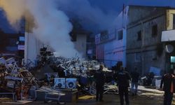 Kayseri'de hurdalığa düşen yıldırım yangına neden oldu