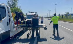 Düzce'de motosikletiyle çekiciye çarpan kurye yaralandı