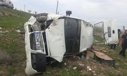 Nevşehir'de devrilen hafif ticari araçtaki 3 kişi yaralandı