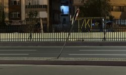 Ankara'da trafik levhasına çarpan motosikletteki 2 kişi hayatını kaybetti