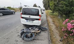 Antalya'da park halindeki otomobile çarpan motosiklet sürücüsü yaralandı