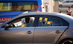 İzmir'de seyir halindeki otomobile silahlı saldırıda 3 kişi öldü, 3 kişi yaralandı