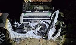 Bursa'da otomobil ile tırın çarpıştığı kazada 1 kişi öldü, 1 kişi yaralandı