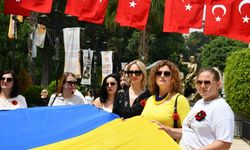 Adana'da yaşayan Ukraynalılar savaşlarda hayatını kaybedenleri andı