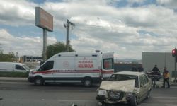 Afyonkarahisar'da iki otomobilin çarpıştığı kazada 4 kişi yaralandı