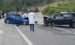 Antalya'da pikap ve otomobilin çarpıştığı kazada 1 kişi hayatını kaybetti, 3 kişi yaralandı