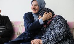 Bakan Göktaş, 70 yıldır evli olan Yılmaz çiftini ziyaret etti