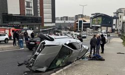 Beylikdüzü'nde 3 otomobilin karıştığı kazada 4 kişi yaralandı