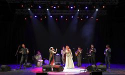 Candan Erçetin ve Barcelona Gipsy Balkan Orchestra, Harbiye'de aynı sahneyi paylaştı