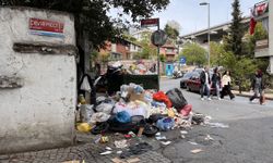 CHP Belediyesi Şaşırtmıyor ! Beşiktaş'ta toplanmayan çöpler vatandaşı ve esnafı rahatsız ediyor