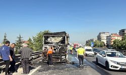 D-100 kara yolunun Kocaeli kesiminde tır yangını ulaşımı aksattı