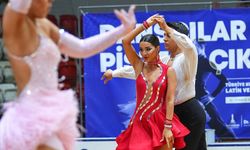 Dansçılar, hünerlerini İzmir'de sergiliyor