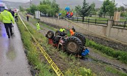 Erzincan'da devrilen traktörün sürücüsü öldü