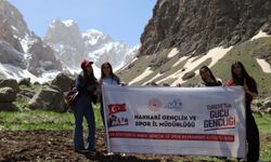 Hakkari'de öğrenciler doğa yürüyüşü yaptı