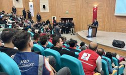Kırşehir'de "Depremle Birlikte Yaşam" konferansı düzenlendi