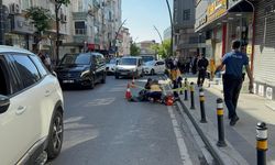 Küçükçekmece'de fenalaşarak yola düşen yayayı servis minibüsü ezdi