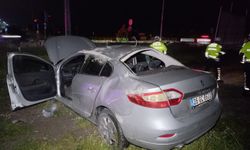 Manisa'da devrilen otomobilin sürücüsü ağır yaralandı
