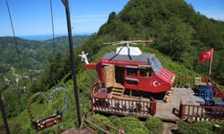 Rize'de çay bahçesinde helikopter şeklindeki ahşap yapı ilgi çekiyor