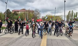 Van'da akademisyen ve öğrenciler, İsrail'in saldırılarını pedal çevirerek protesto etti