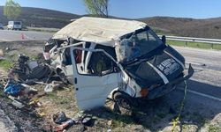 Yozgat'ta refüje devrilen minibüsteki 1 kişi hayatını kaybetti, 2 kişi yaralandı