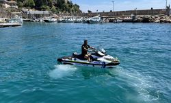 Antalya'da teknelerinde mahsur kalan 3 kişi kurtarıldı