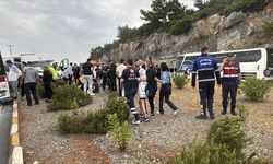 Bodrum'da servis minibüsü ile otomobilin çarpıştığı kazada 16 kişi yaralandı
