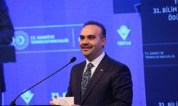 Bakan Kacır, bilim olimpiyatlarında madalya ve ödül kazanan öğrencileri kutladı