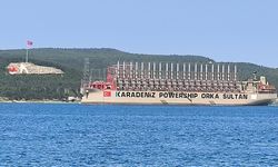 Yüzen enerji santrali “KPS Orka Sultan” Çanakkale Boğazı’ndan geçti