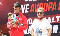 Dünya şampiyonu halterci Ramazan Efe Yılmaz, memleketi Çankırı'da törenle karşılandı