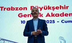 Bakan Uraloğlu, Trabzon Büyükşehir Belediyesi Gençlik Meclisi Siyaset Akademisi Programı’na katıldı