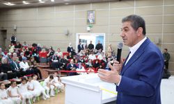Esenler'de atık malzemelerle tasarlanan kıyafetlerden defile yapıldı