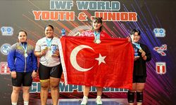 Milli halterci Fatmagül Çevik, gençler dünya şampiyonu oldu